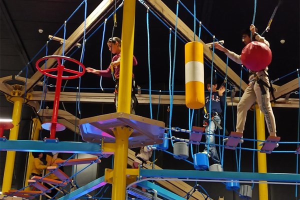 Djeca pod međunarodnom zaštitom uživala u Adrenalinskom parku Amazinga